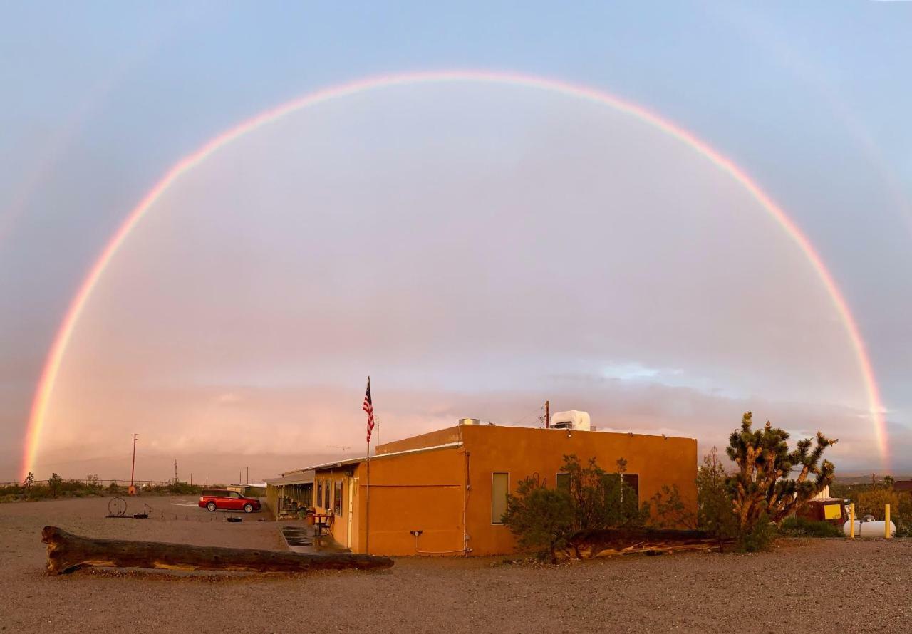 Canyons End Motel Meadview Bagian luar foto